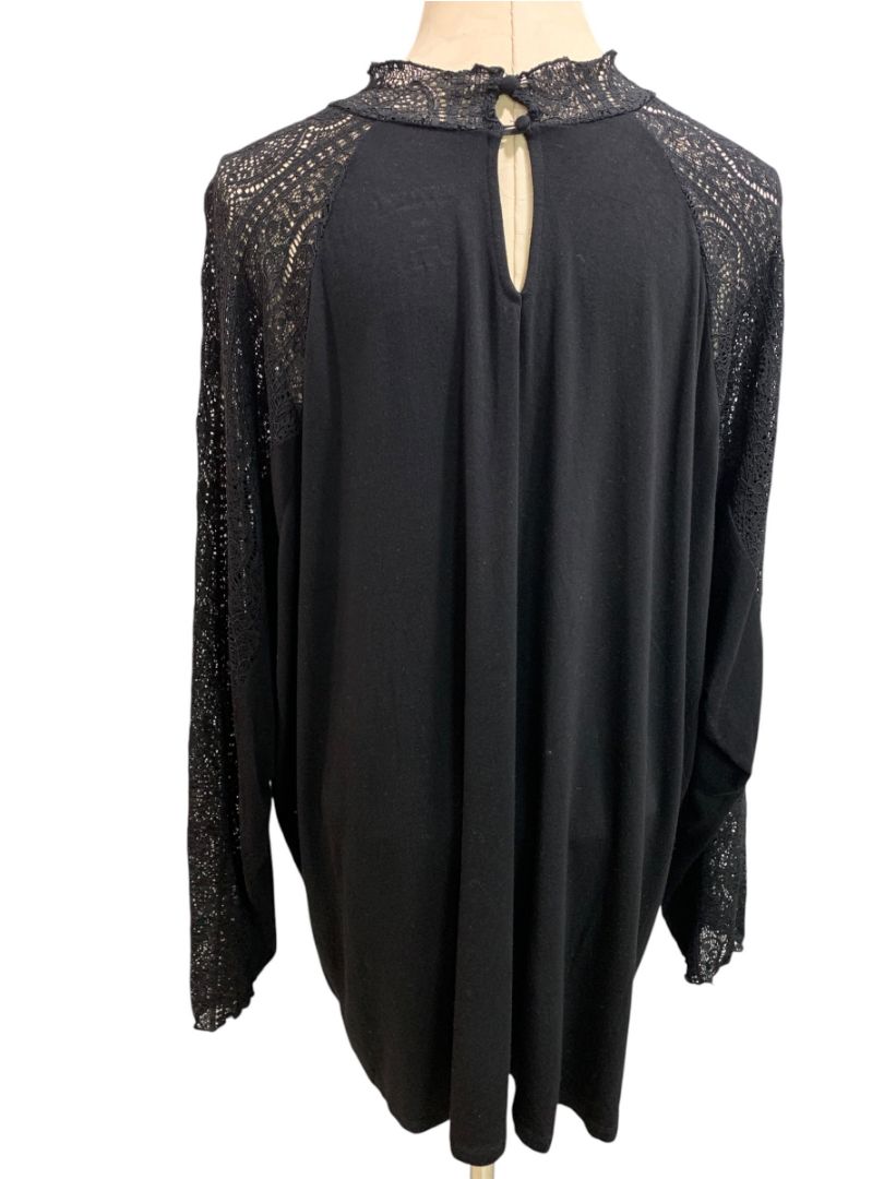 Size 4X Torrid Super Soft Knit Womens Black Lace Sleeve Shirt Pullover