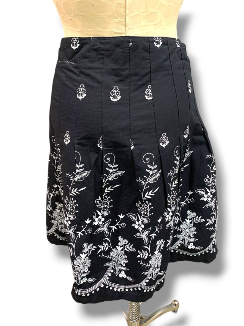 Size 14 Torrid New A-Line Sequin Embellished Black Skirt White Floral