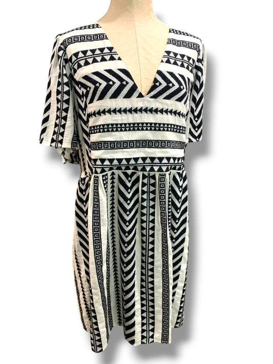 3X Old Navy Plus Size Boho Tribal Mini Dress V-Neck Black White Pockets
