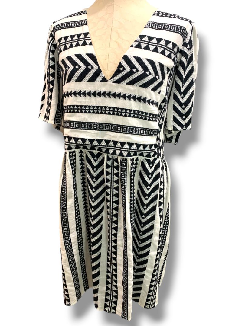 3X Old Navy Plus Size Boho Tribal Mini Dress V-Neck Black White Pockets