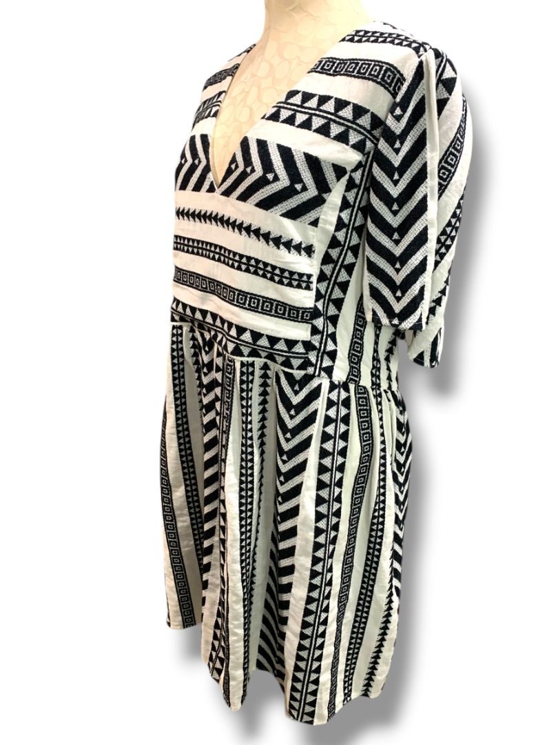 3X Old Navy Plus Size Boho Tribal Mini Dress V-Neck Black White Pockets