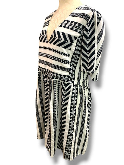 3X Old Navy Plus Size Boho Tribal Mini Dress V-Neck Black White Pockets