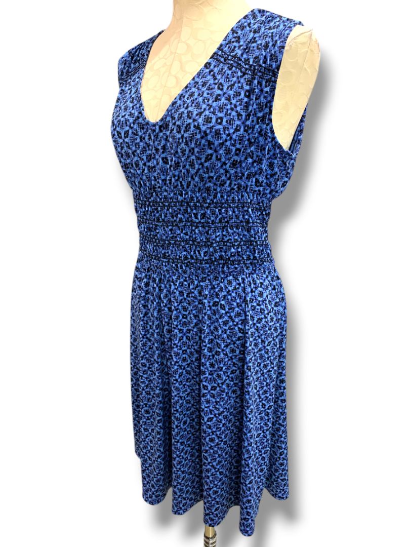 Medium Daisy Fuentes Blue V-Neck Sleeveless Print Dress Smocked Waist