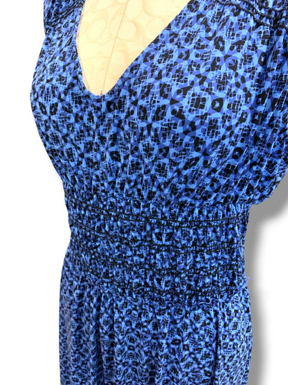 Medium Daisy Fuentes Blue V-Neck Sleeveless Print Dress Smocked Waist