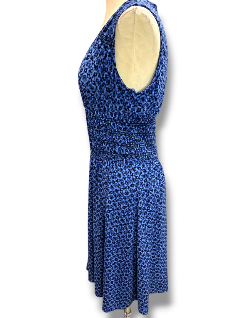Medium Daisy Fuentes Blue V-Neck Sleeveless Print Dress Smocked Waist