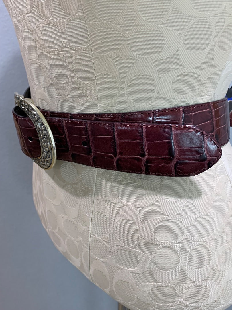 Size XL (36) Womens Brown Embossed Faux Leather Belt 1.5". Silvertone Buckle