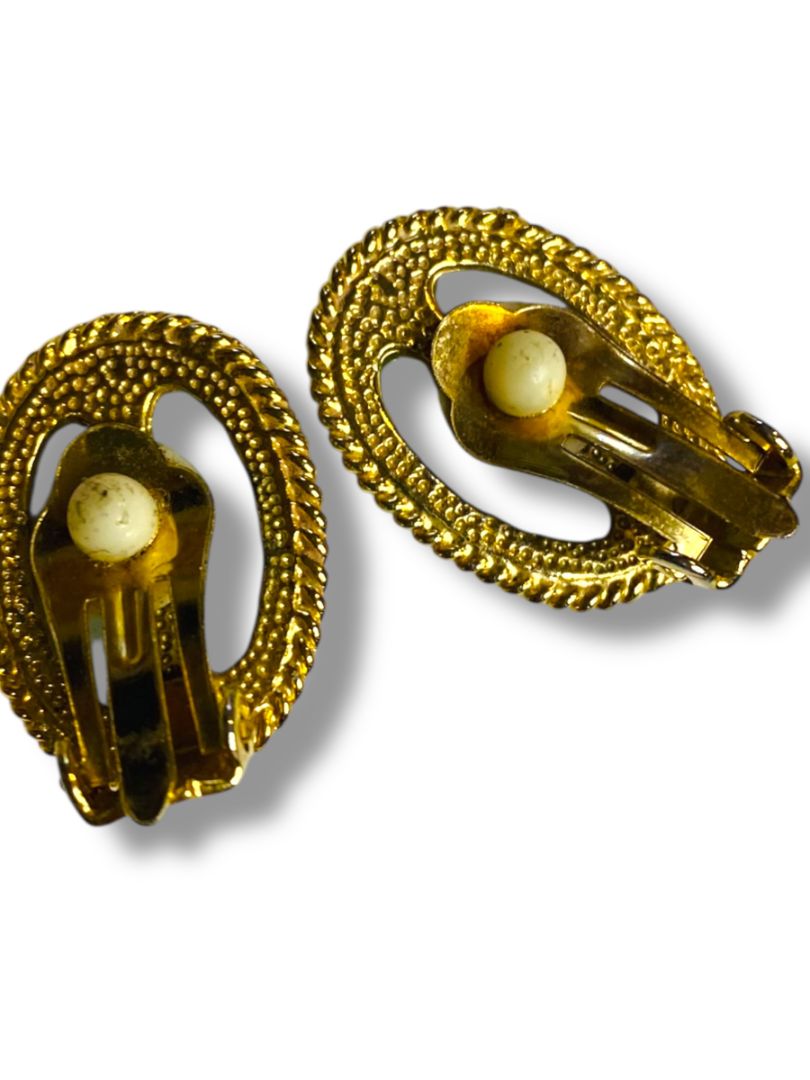 Vintage Goldtone Aqua Non-Pierced Earrings Oval .75"