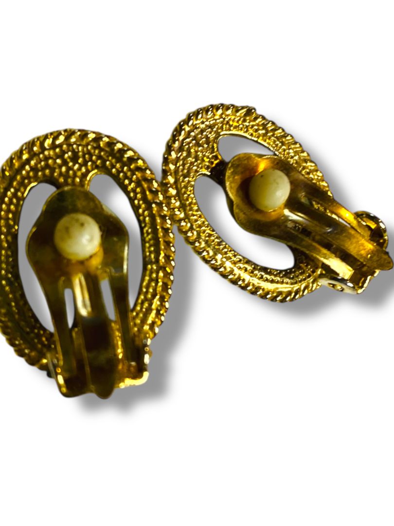 Vintage Goldtone Aqua Non-Pierced Earrings Oval .75"
