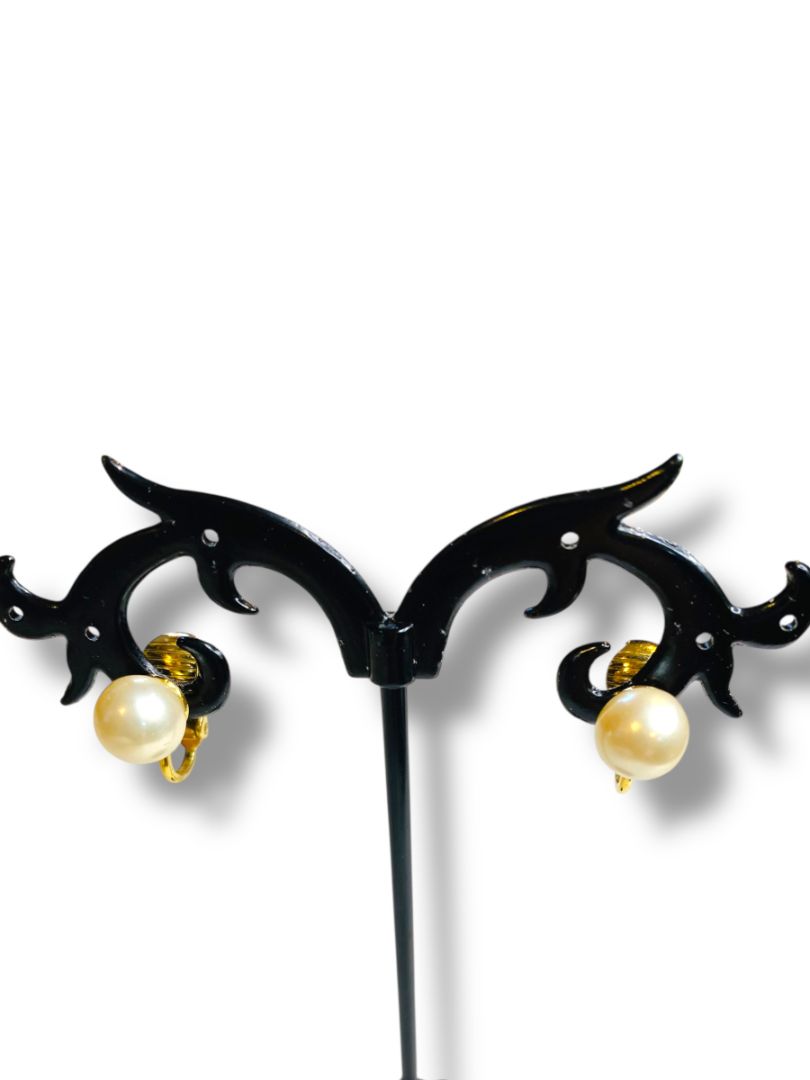 Signed Trifari Vintage Clip On Non-Pierced Earrings Goldtone Faux Pearl .8"