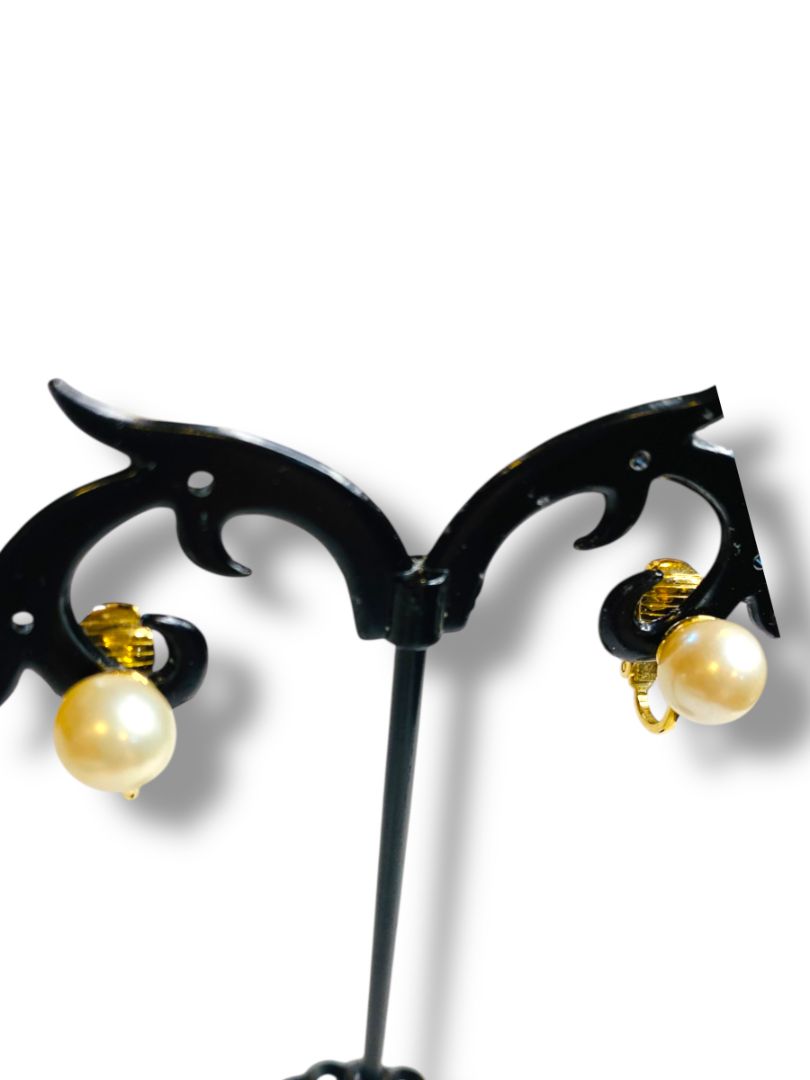Signed Trifari Vintage Clip On Non-Pierced Earrings Goldtone Faux Pearl .8"