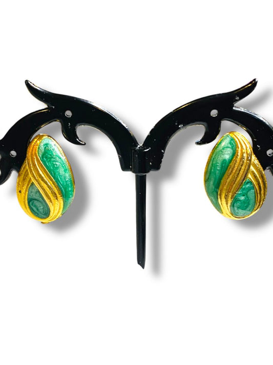 Vintage Clip On Non-Pierced Earrings Goldtone Green .75"