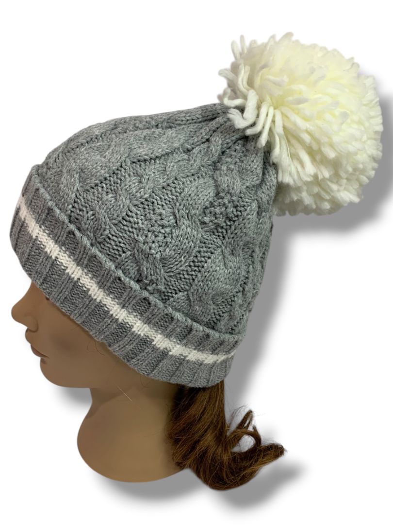 One Size Womens Atmosphere Winter Sweater Knit Beanie Hat PomPom Gray Ivory