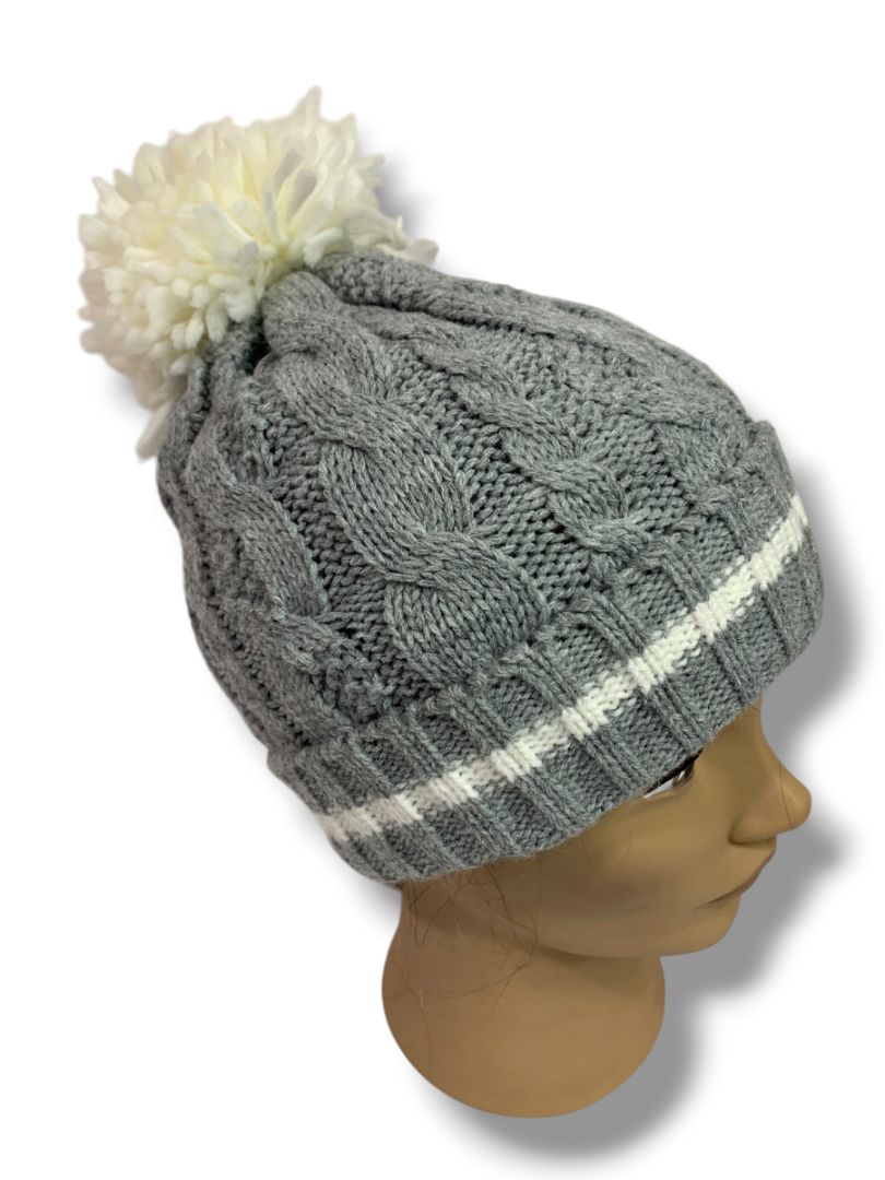 One Size Womens Atmosphere Winter Sweater Knit Beanie Hat PomPom Gray Ivory