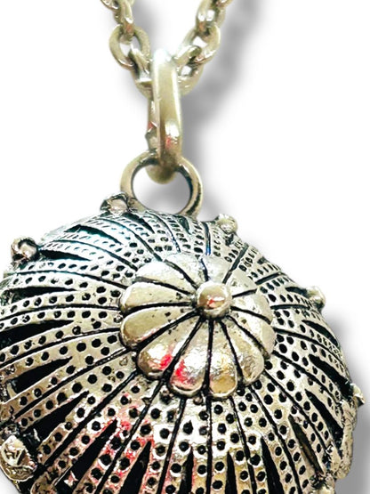 Silvertone 24" Chain Necklace with Dimensional Pendant 1.25"