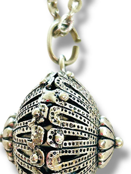 Silvertone 24" Chain Necklace with Dimensional Pendant 1.25"