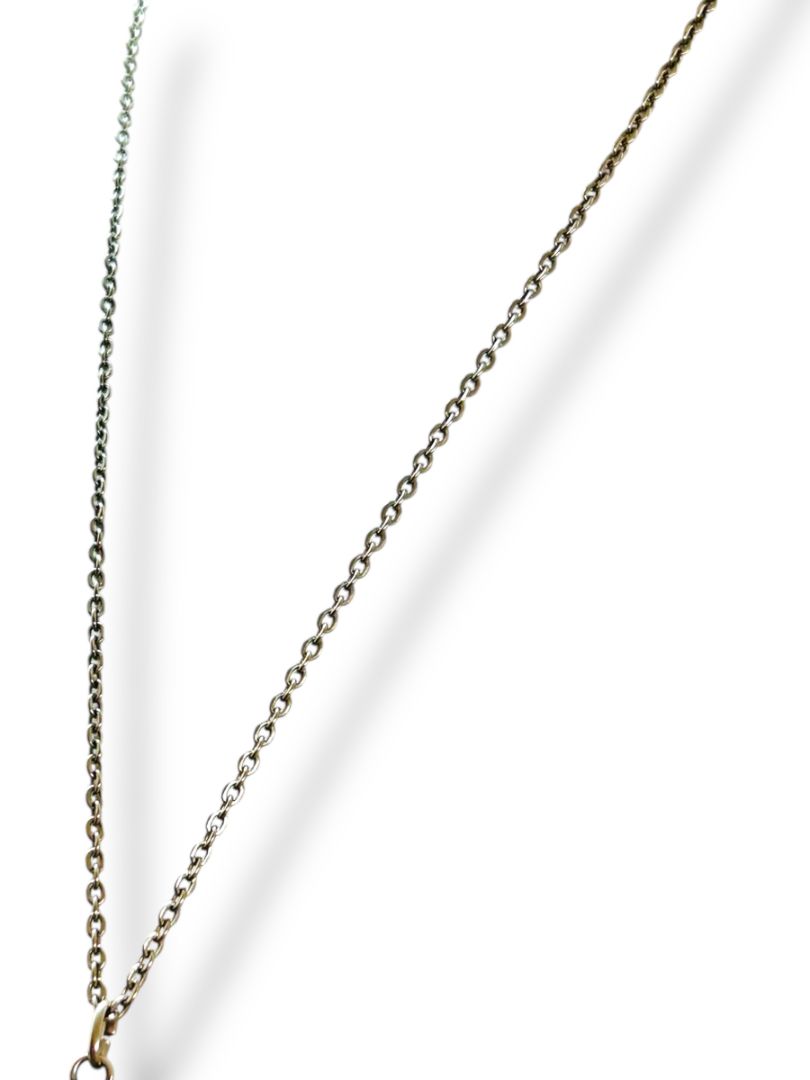 Silvertone 24" Chain Necklace with Dimensional Pendant 1.25"