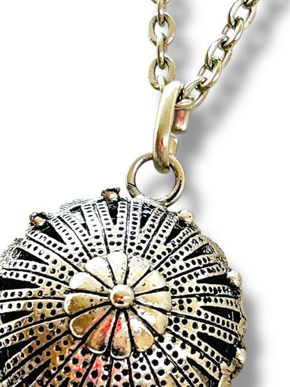 Silvertone 24" Chain Necklace with Dimensional Pendant 1.25"