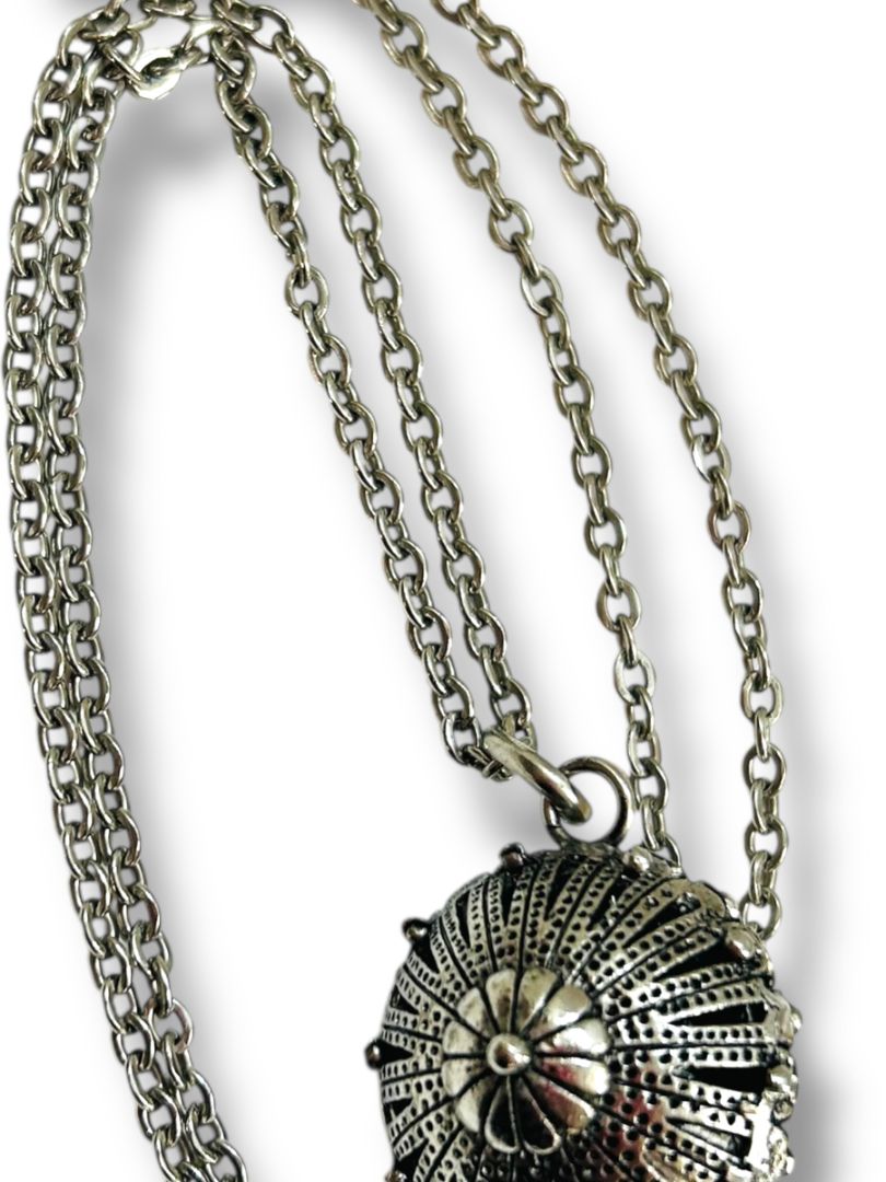 Silvertone 24" Chain Necklace with Dimensional Pendant 1.25"