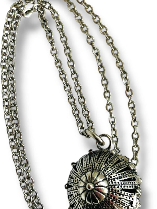 Silvertone 24" Chain Necklace with Dimensional Pendant 1.25"