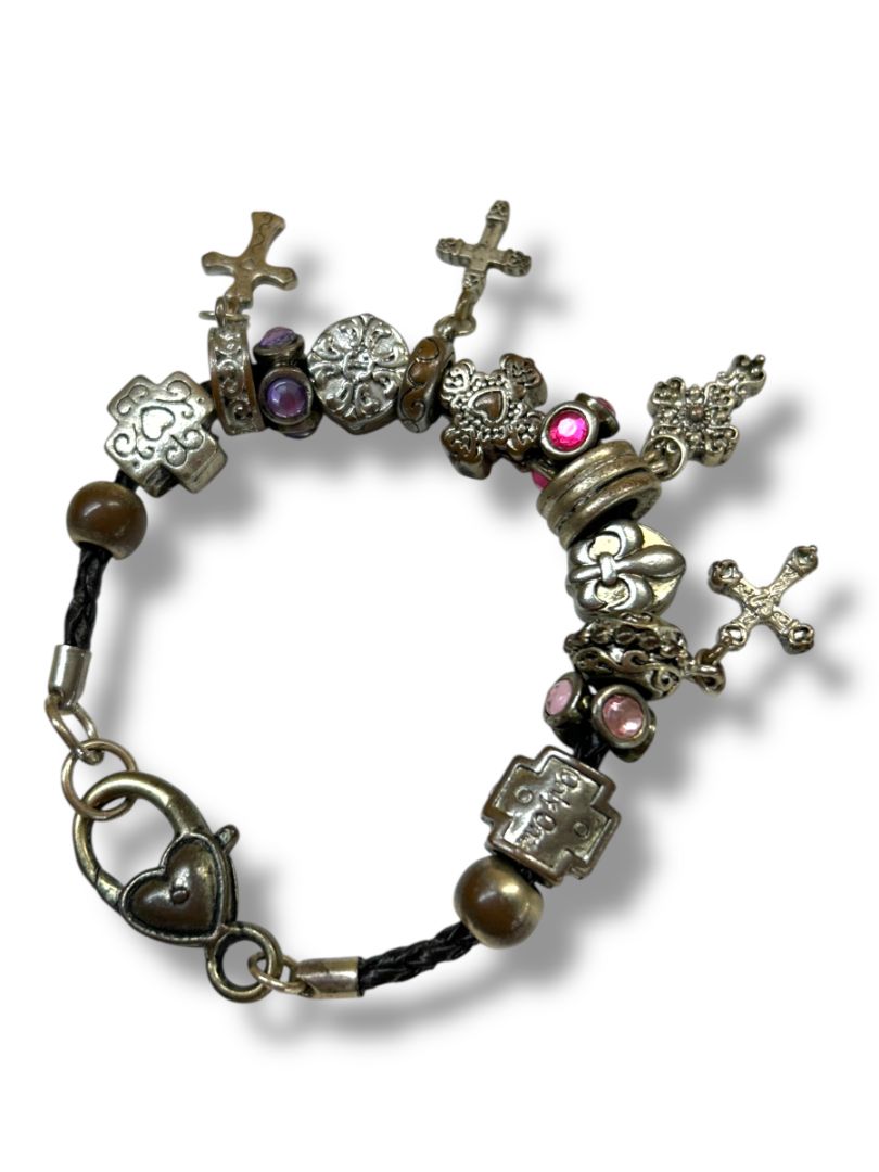 Chunky Charm Bracelet Silvertone Cross Fleur di Lis 7.5" Hearts