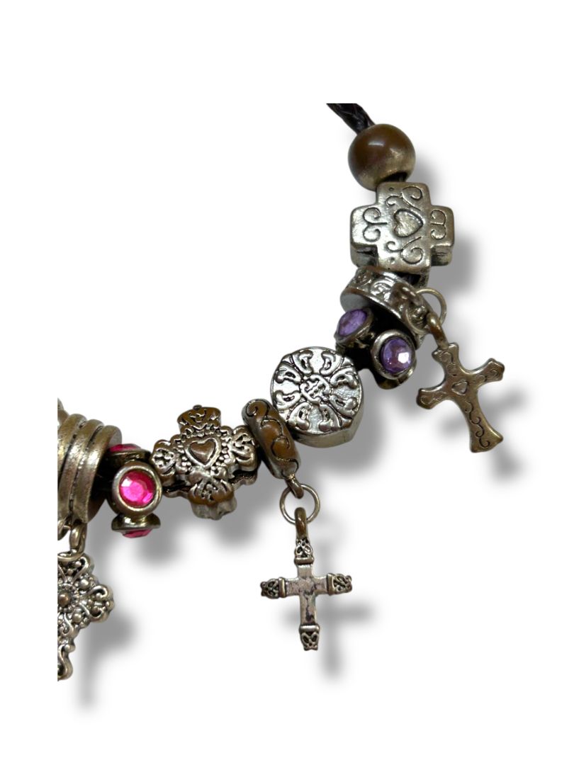 Chunky Charm Bracelet Silvertone Cross Fleur di Lis 7.5" Hearts