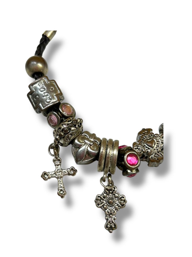 Chunky Charm Bracelet Silvertone Cross Fleur di Lis 7.5" Hearts