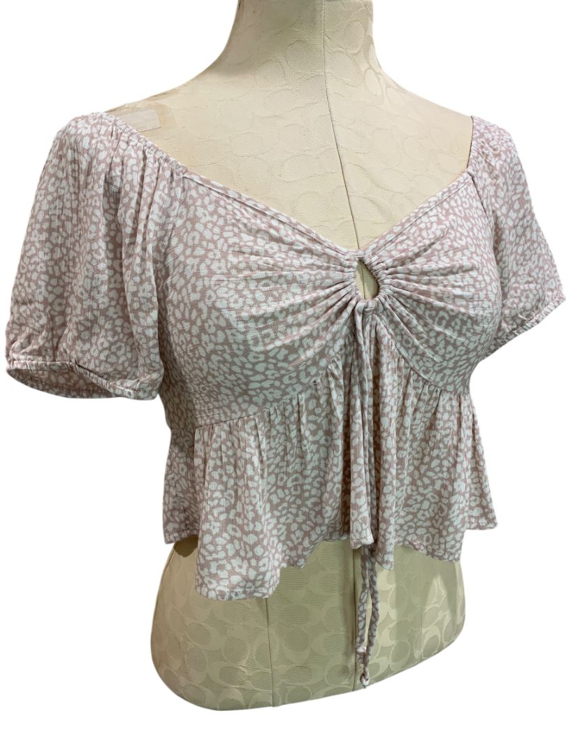 Small Urban Romantics Womens Floral Keyhole Neckline Flowy Crop Top