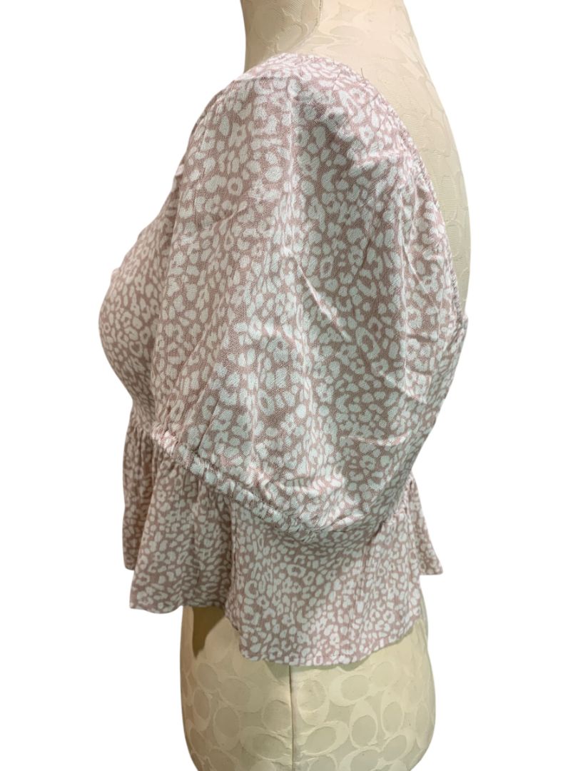 Small Urban Romantics Womens Floral Keyhole Neckline Flowy Crop Top