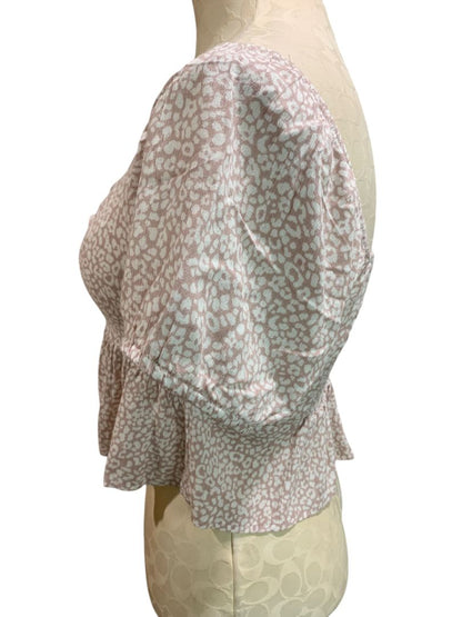 Small Urban Romantics Womens Floral Keyhole Neckline Flowy Crop Top