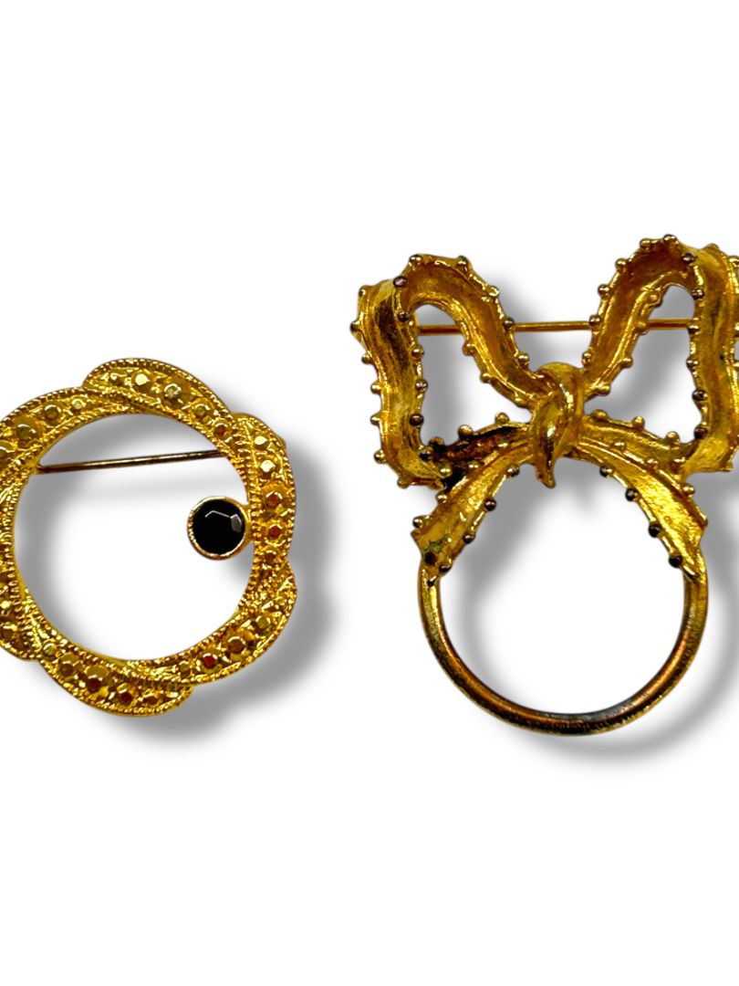 Lot of 2 Vintage Goldtone Brooch Pins Open Circle Design 1.2"-1.5"