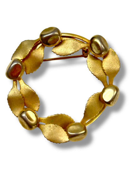 Lot of 2 Vintage Goldtone Brooch Pin Wreath Feather 1.5" and 2.75"