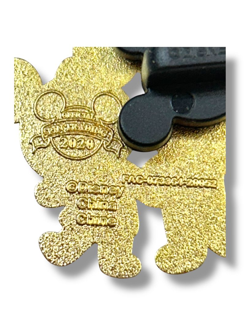 2020 Disney Lapel Pin Mickey and Minnie Gingerbread 1.75" Holiday