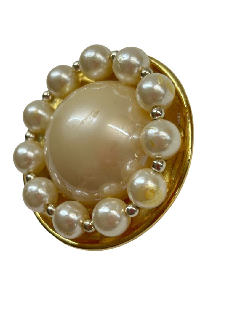 Signed Two Sisters Goldtone Brooch Pin Faux Pearls 1.8" Diameter