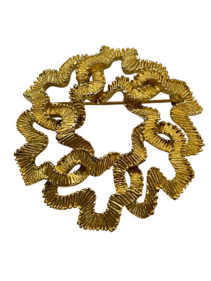 Signed Trifari Vintage Goldtone Brooch Pin Ribbon Wreath 2"