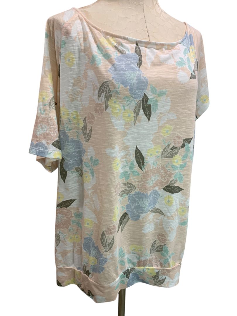 Size 3X Torrid Womens Plus Size Lightweight Tshirt Floral Scoop Neck