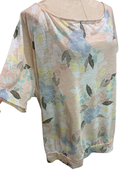 Size 3X Torrid Womens Plus Size Lightweight Tshirt Floral Scoop Neck