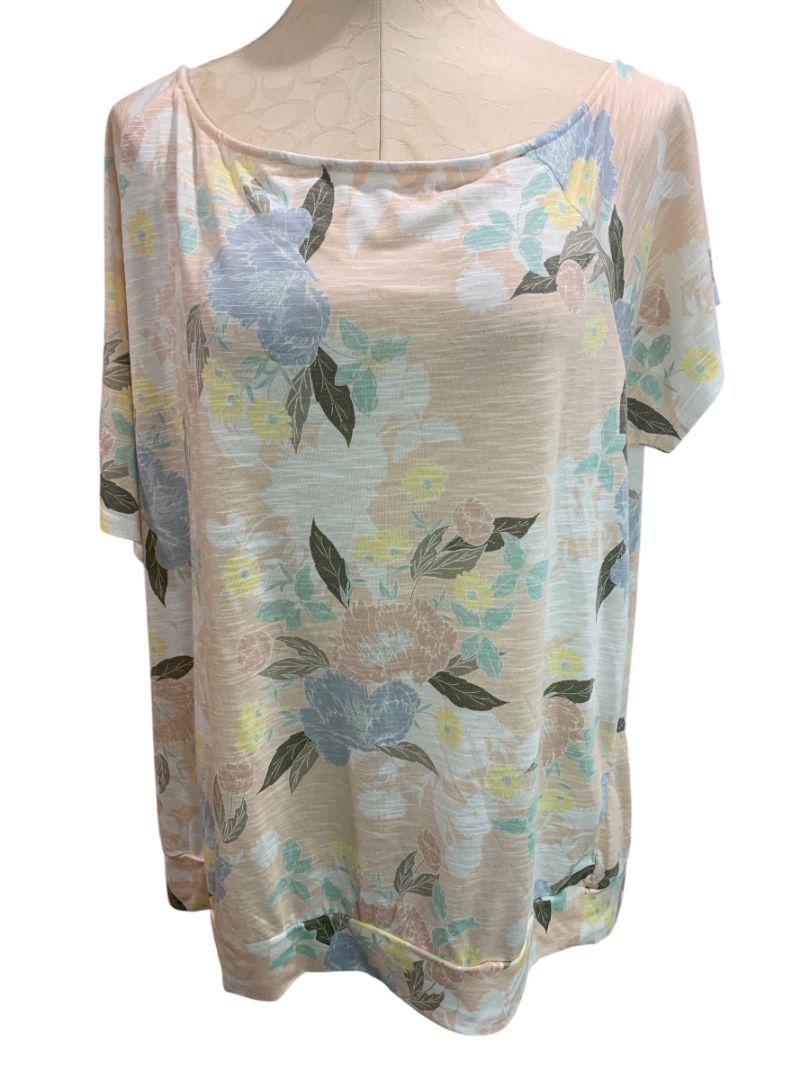 Size 3X Torrid Womens Plus Size Lightweight Tshirt Floral Scoop Neck