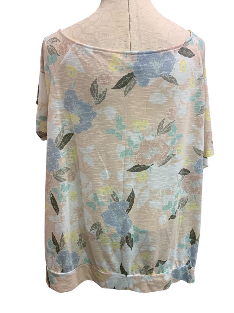 Size 3X Torrid Womens Plus Size Lightweight Tshirt Floral Scoop Neck