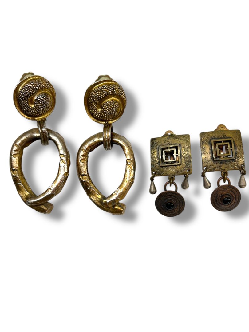 2 Pair Clip On Earrings Non-Pierced Vintage Goldtone Drop Dangle
