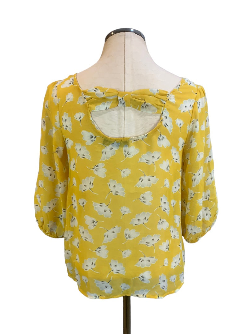 Small a.n.a. Women's Sheer Yellow Floral Print Pullover Blouse 3/4 Sleeve