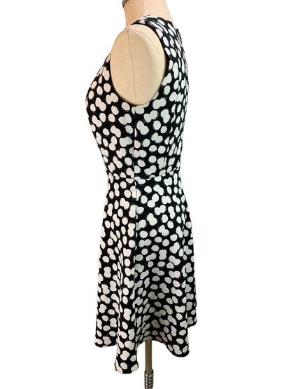 10 AB Studio Black White Dot Sleeveless A-Line Dress Lined Bodice