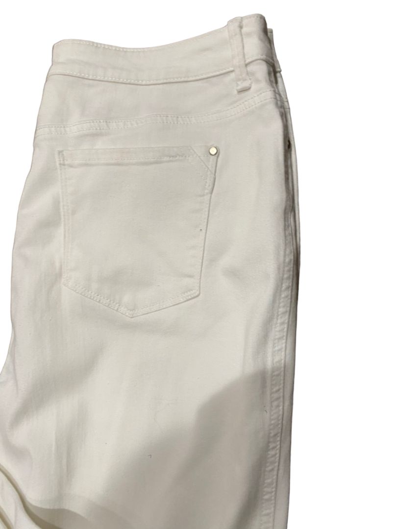 2.5 Chico's The Platinum Crop White Jeans