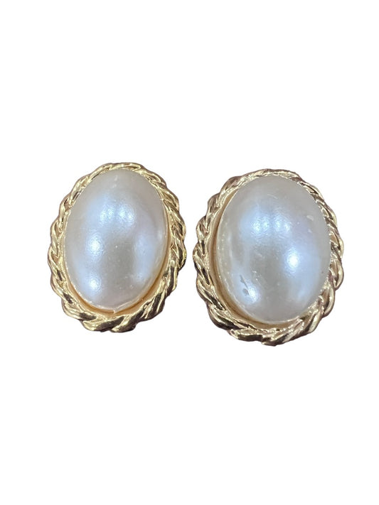 Oval Faux Pearl Cabochon Gold Tone Scalloped Clip On Earrings