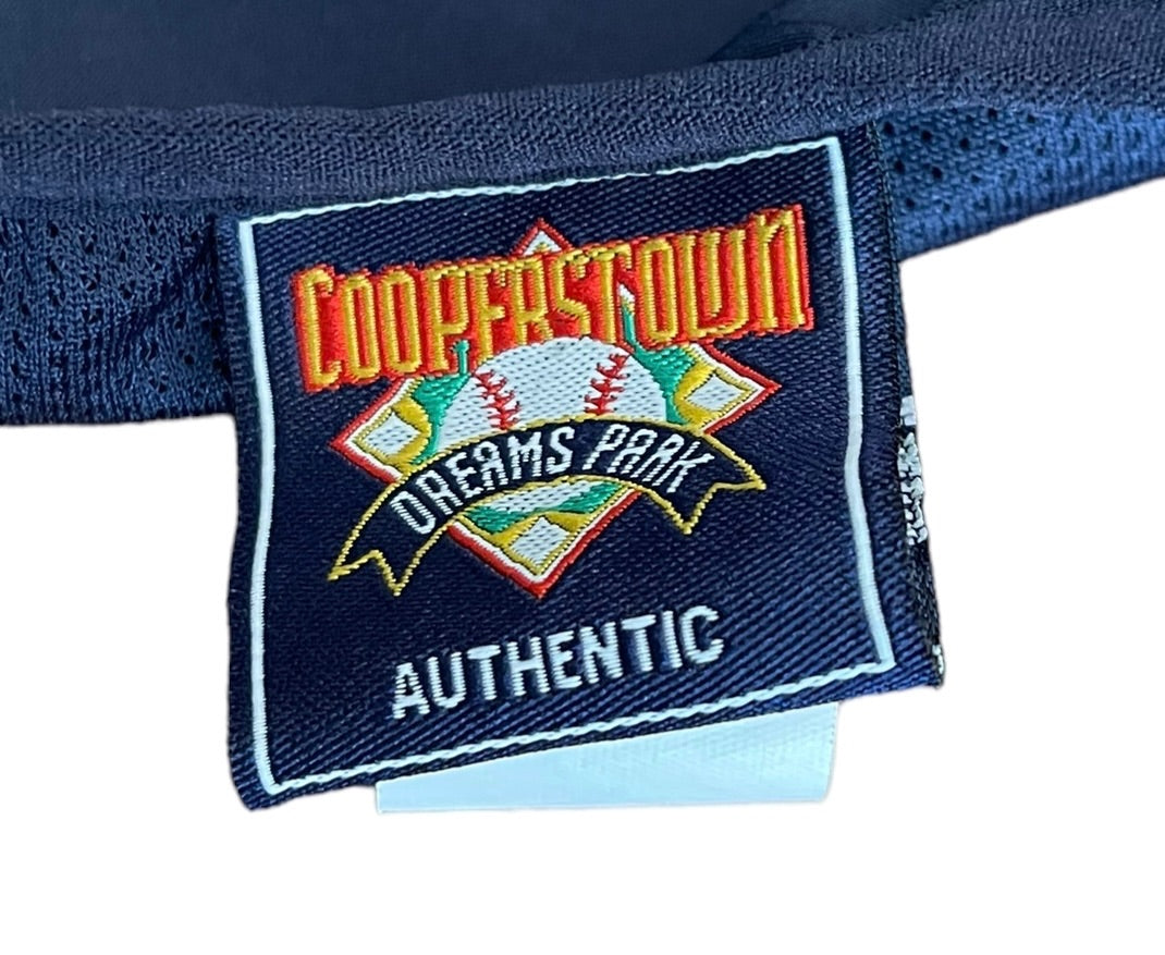 Medium Cooperstown Dreams Park Authentic Pull Over Baseball Warm Up Men's Shirt