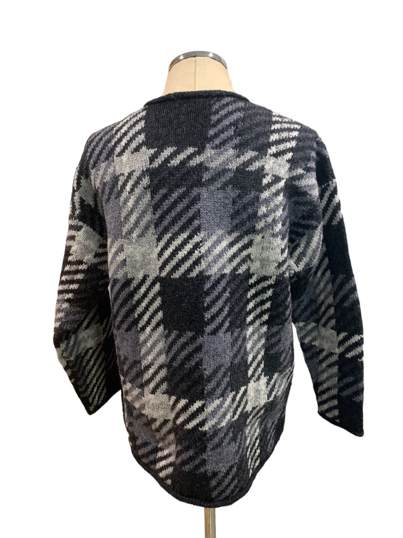 Small Peite Northern Isles Women's Gray Plaid Knitted by Hand Wool Sweater