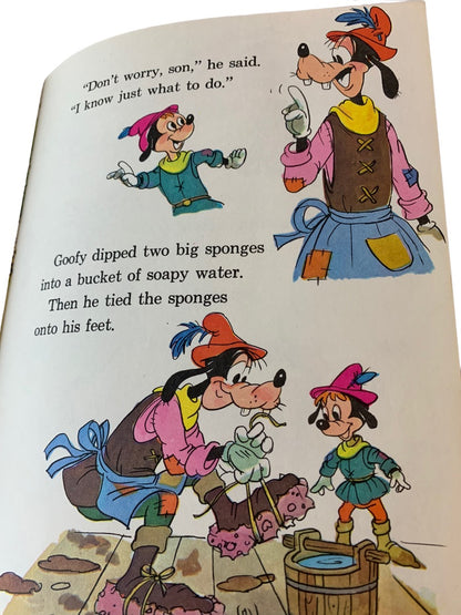 Walt Disney Productions 1975 Goofy Minds the House Disney Wonderful World of Reading Book