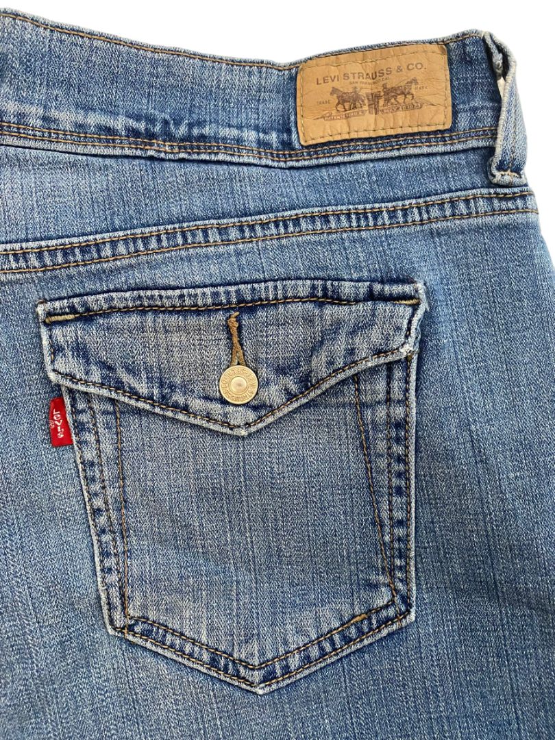 14 Levi's 515 Crop Jeans Medium Wash