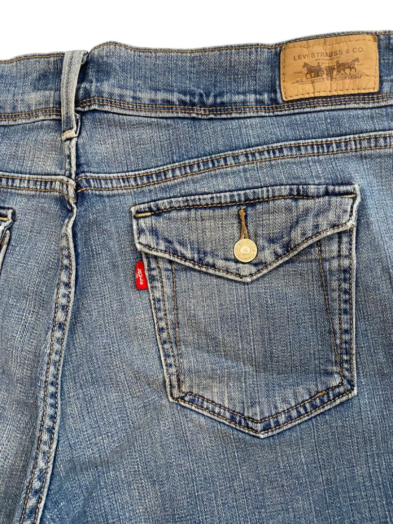 14 Levi's 515 Crop Jeans Medium Wash