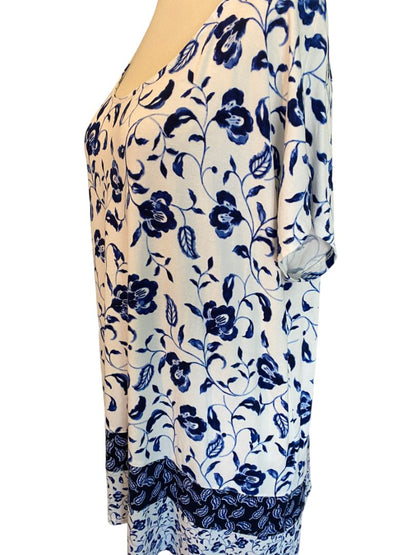 Large J. Jill Wearever Floral Short Sleeve Tunic Blue White Tshirt Scoop Neck
