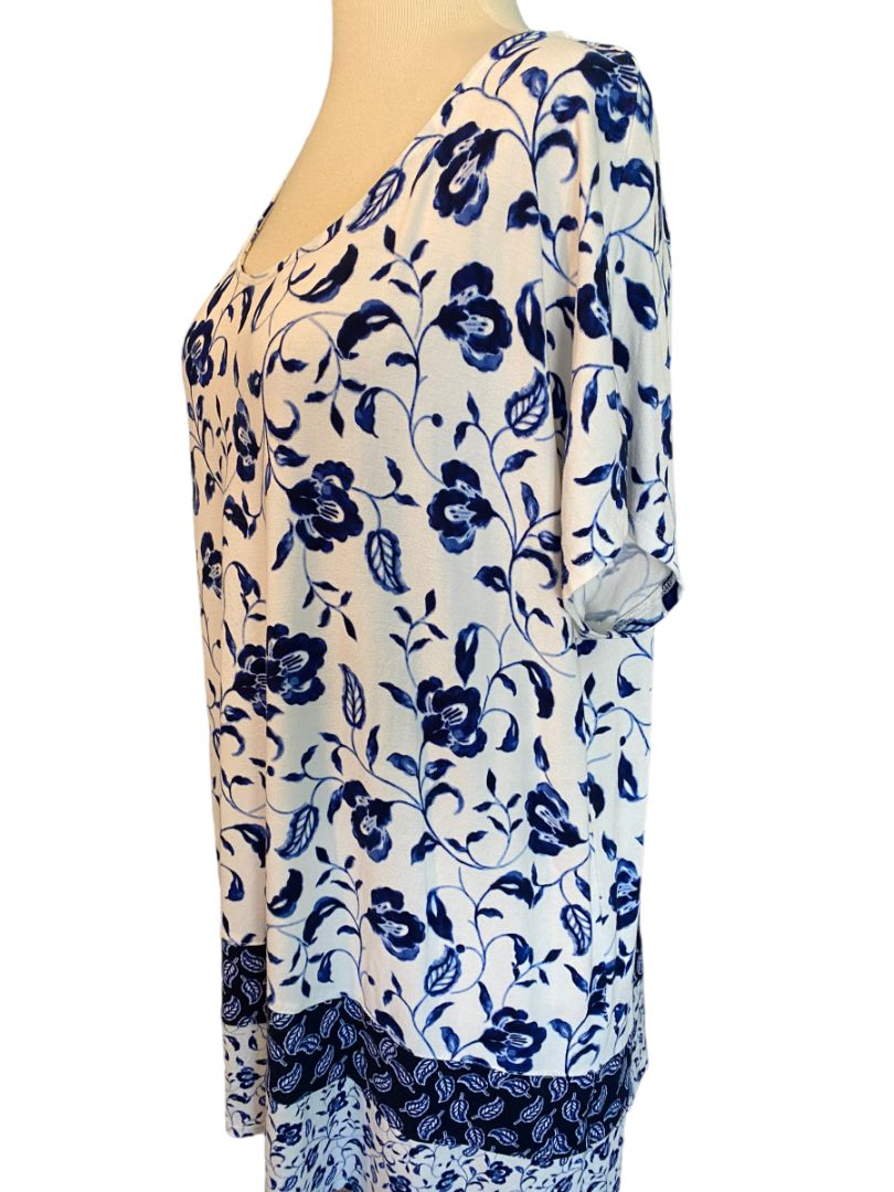 Large J. Jill Wearever Floral Short Sleeve Tunic Blue White Tshirt Scoop Neck